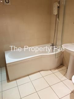 2 bedroom flat to rent, Edge Lane, Manchester M21