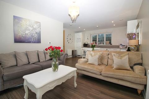 2 bedroom flat for sale, Hazelbourne Avenue, Borough Green TN15