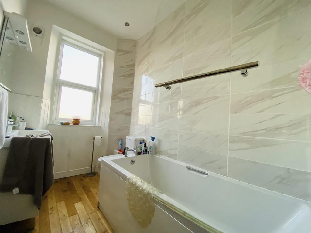 7a Dalbeattie Road, Dumfries, DG2 7 PE - Braidwoods