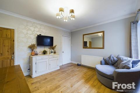 4 bedroom semi-detached house for sale - Bremer Road, Staines-upon-Thames, Surrey, TW18