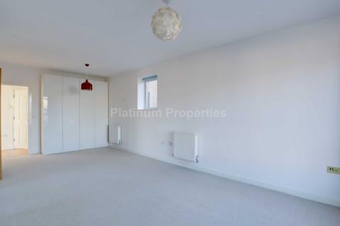 2 bedroom apartment to rent, Chieftain Way, Cambridge