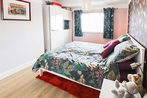 90 Glenview, London, SE2 0SH