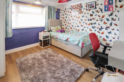 90 Glenview, London, SE2 0SH
