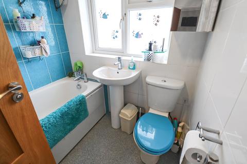 90 Glenview, London, SE2 0SH