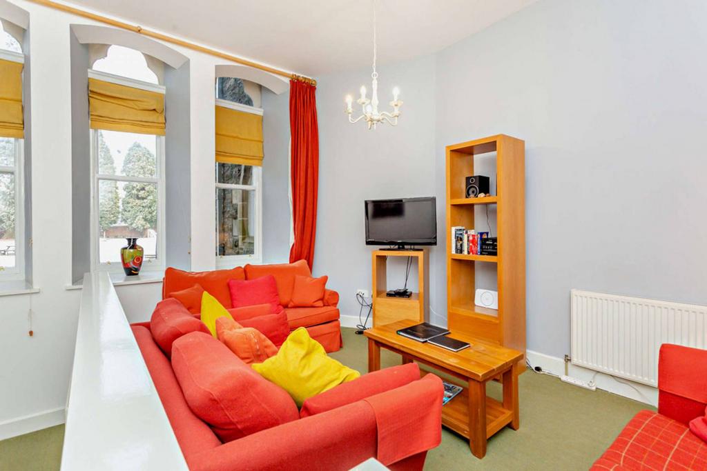 6 The Old School Highland Club, Fort Augustus, PH32 4BJ 2 bed apartment