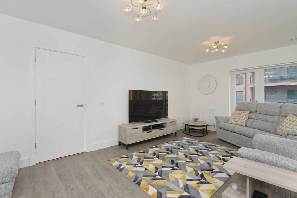 Flat 5, 89 Ocean Drive, Edinburgh, EH6 6BR 3 bed flat for sale £375,000