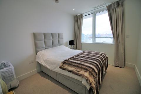 3 bedroom flat to rent, Lombard Road, London, SW11