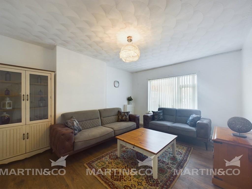 Daw Lane, Bentley 3 bed semidetached house for sale £150,000