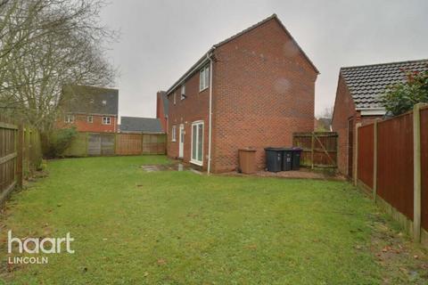 3 bedroom flat to rent, Elder Close, Lincoln