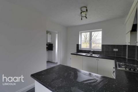 3 bedroom flat to rent, Elder Close, Lincoln