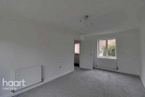 3 bedroom flat to rent, Elder Close, Lincoln