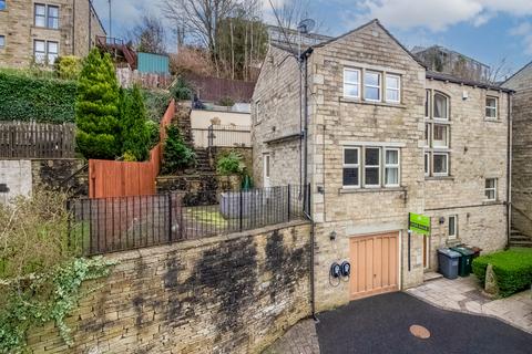 4 bedroom detached house for sale, Attorney Court, Holmfirth