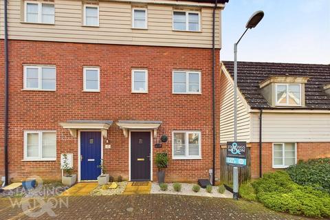3 bedroom townhouse for sale, Rose Avenue, Queens Hill, Norwich