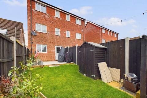 3 bedroom townhouse for sale, Rose Avenue, Queens Hill, Norwich
