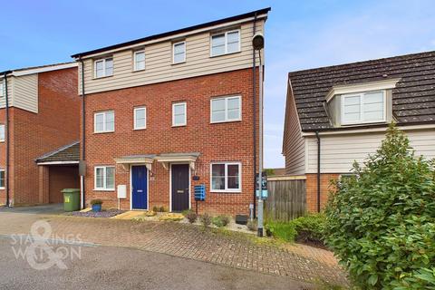 3 bedroom townhouse for sale, Rose Avenue, Queens Hill, Norwich