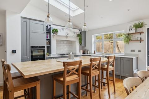 14 Farm Close, Amersham, HP6 6RH