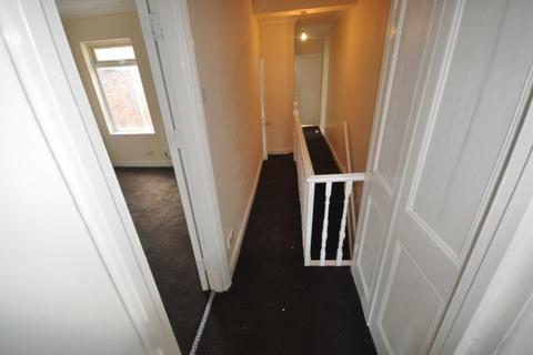2 bedroom flat to rent - Ampthill Road