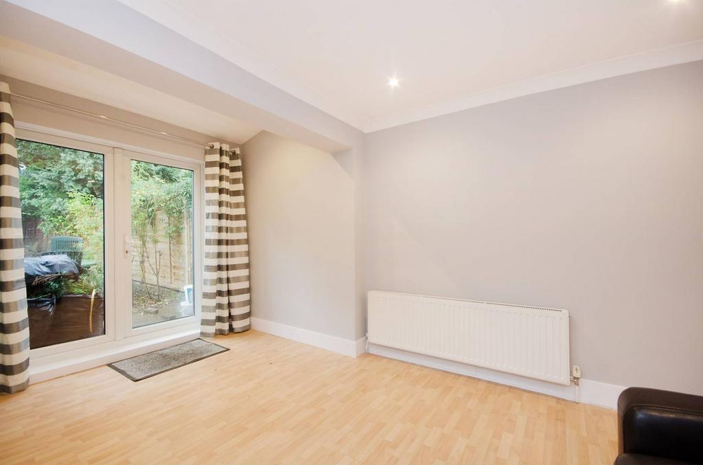 Alexandra Road, Wimbledon, London, SW19 2 bed flat to rent £2,500 pcm
