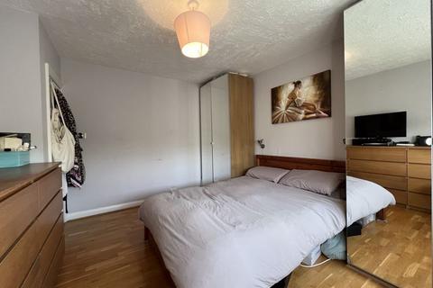 2 bedroom flat for sale, Stonegrove, Edgware