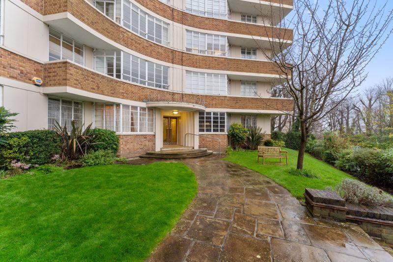 Cholmeley Lodge, Cholmeley Park, Highgate Village, N6 2 bed apartment for sale £825,000