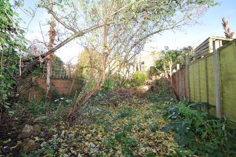 28 Gap Road, London, SW19 8JG