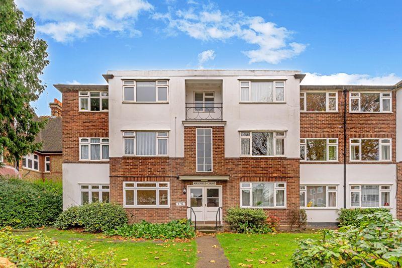 Lovelace Road, Surbiton 2 bed apartment £1,700 pcm (£392 pw)