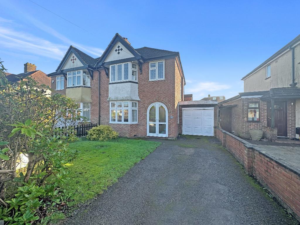 Hilton Way, Sanderstead, Surrey, CR2 9ER 3 bed semidetached house for