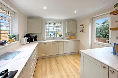 11 Hilton Way, South Croydon, CR2 9ER