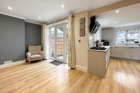 11 Hilton Way, South Croydon, CR2 9ER