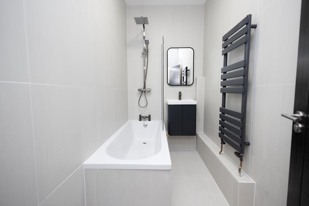 Richmond Hill, Bournemouth, 2 bed flat to rent £1,250 pcm (£288 pw)