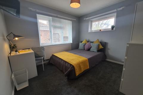 4 bedroom apartment to rent - Balderston Court