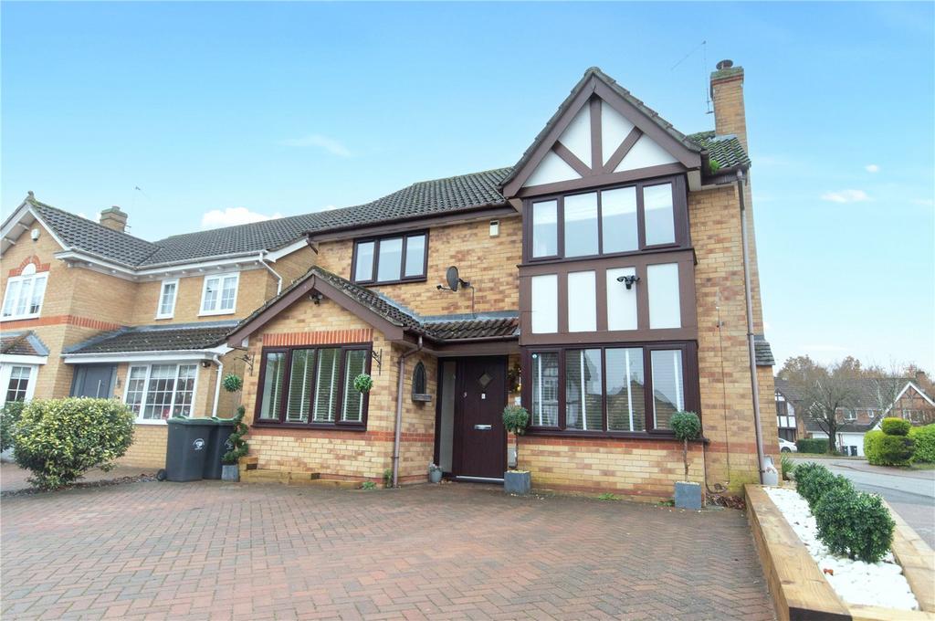 Leigh Drive, Elsenham, Essex, CM22 4 bed detached house for sale £600,000