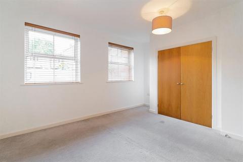 1 bedroom apartment to rent, Hemnall Street, Epping, Essex, CM16