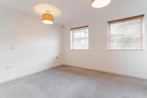 1 bedroom apartment to rent, Hemnall Street, Epping, Essex, CM16