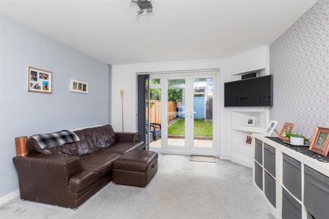 65 Drake Close, Horsham, RH12 5UD