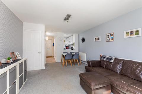 65 Drake Close, Horsham, RH12 5UD