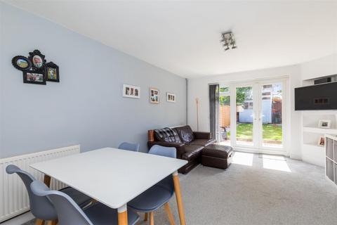 65 Drake Close, Horsham, RH12 5UD
