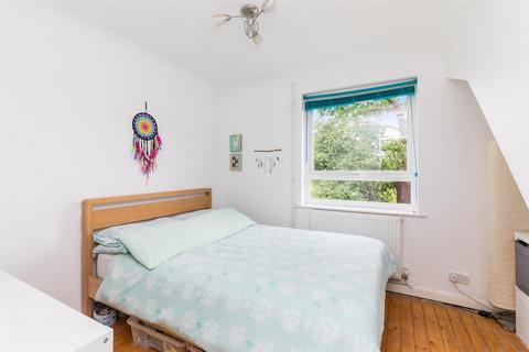 65 Drake Close, Horsham, RH12 5UD