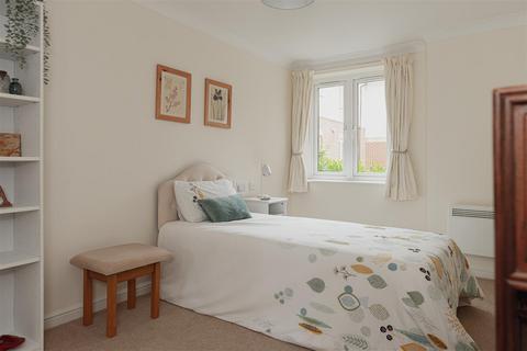 1 bedroom retirement property for sale, Prices Lane, Reigate