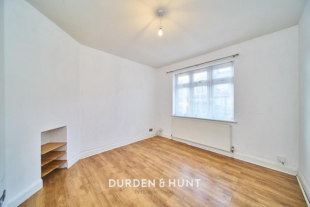 Winifred Road, Dagenham, RMN8 3 bed terraced house for sale £375,000