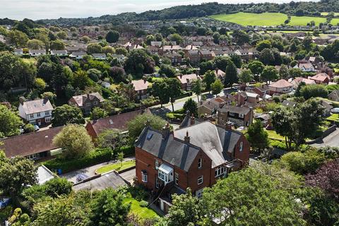 2 bedroom apartment for sale, Raincliffe Avenue, Scarborough