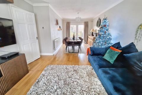 1 Eleanor Close, Pencoed, Bridgend, CF35 6RD