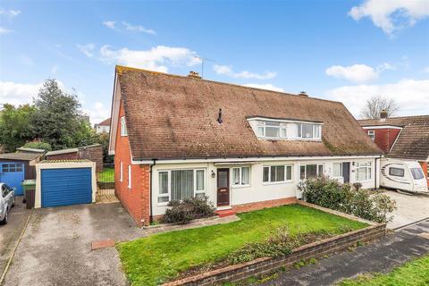 25 Gloucester Close, Petersfield, GU32 3AX