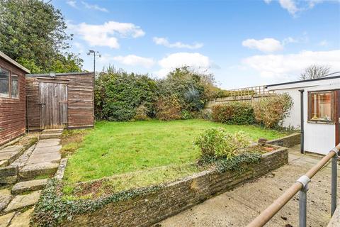 25 Gloucester Close, Petersfield, GU32 3AX