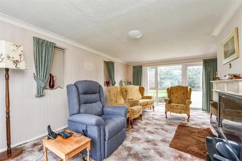 25 Gloucester Close, Petersfield, GU32 3AX