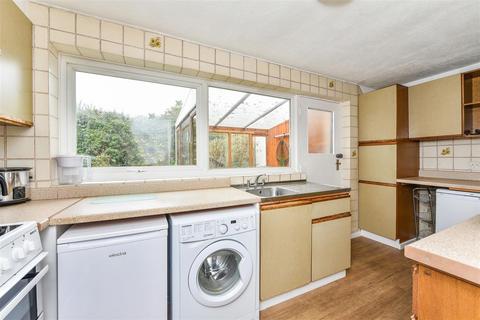 25 Gloucester Close, Petersfield, GU32 3AX