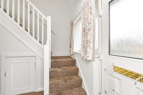25 Gloucester Close, Petersfield, GU32 3AX