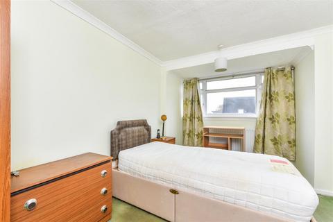 25 Gloucester Close, Petersfield, GU32 3AX