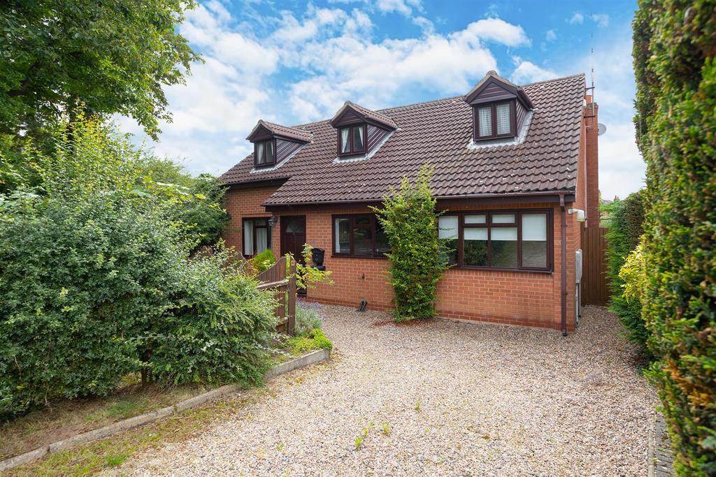 Welford Court, Knighton, Leicester, LE2 3 bed detached bungalow for