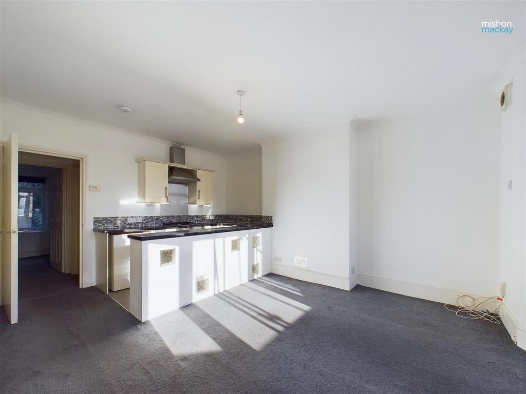 Old Shoreham Road, Brighton, BN1 5DD 2 bed flat to rent £1,300 pcm (£